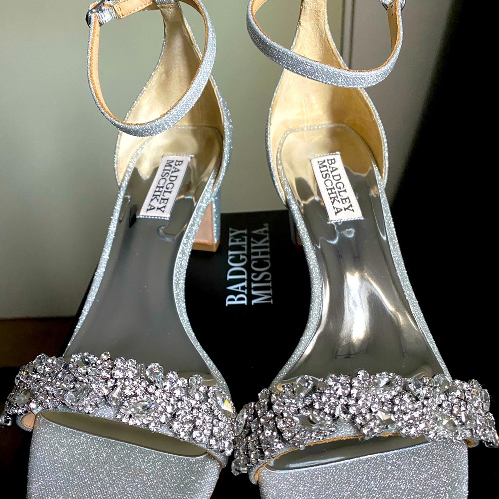 NWT! Badgley Mischka Jackie silver glitter with jewels ankle strap heels